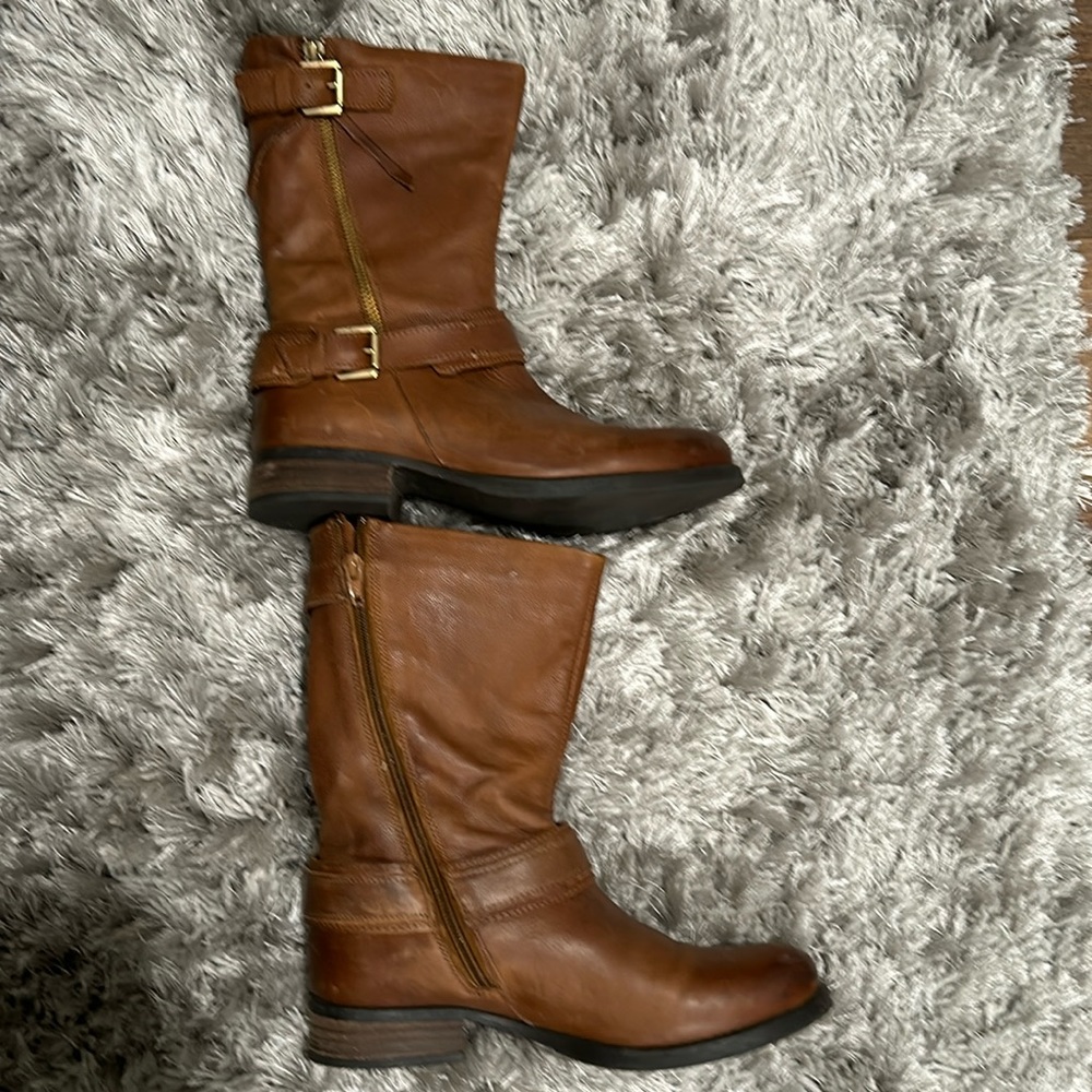Women’s leather boots
